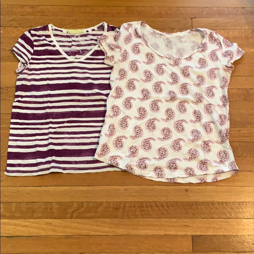 2 EUC Loft v-neck t-shirts